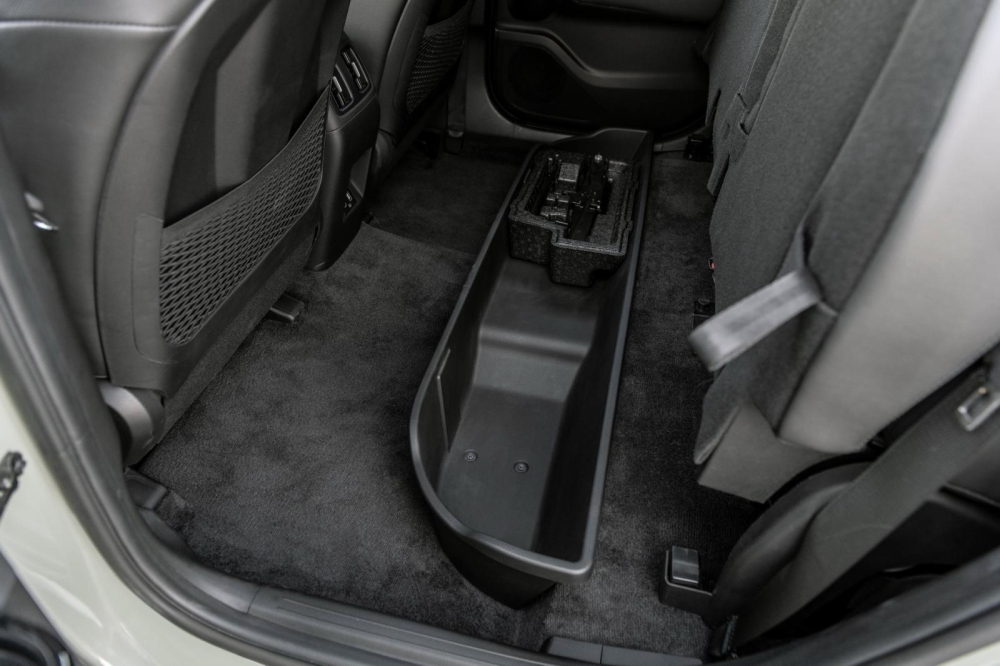 Ngăn chứa đồ dưới ghế của Hyundai Santa Cruz 2022