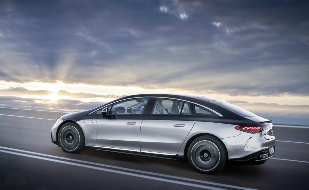 Mercedes-Benz EQS 2022 c&oacute; 2 cụm pin