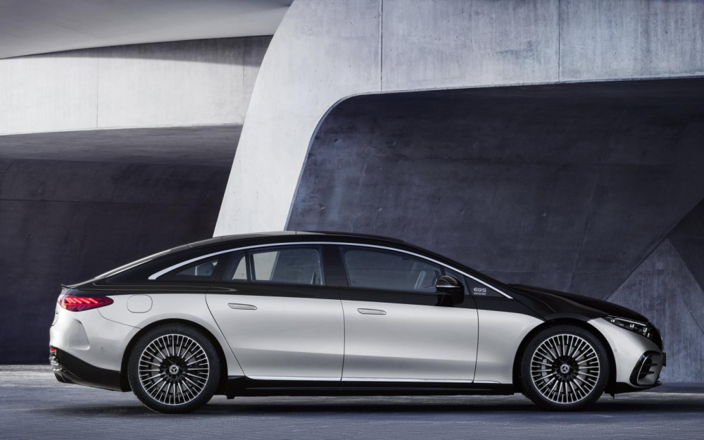 Mercedes-Benz EQS 2022 c&oacute; k&iacute;ch thước lớn