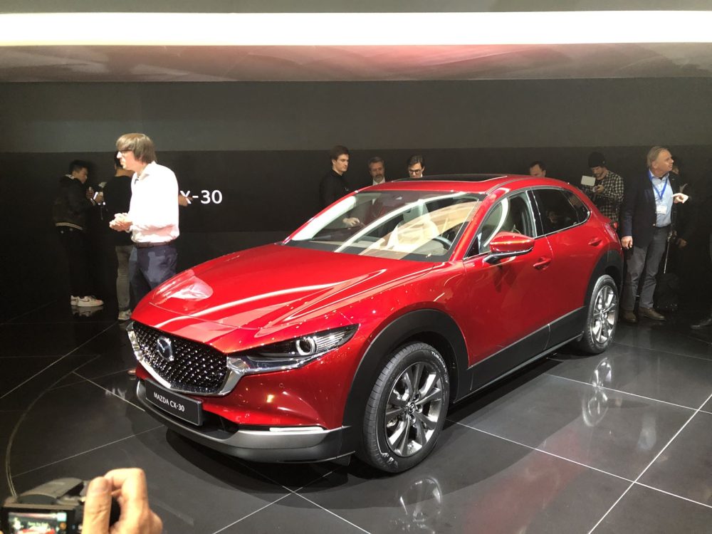 Mazda CX-30 tại nước ngoài được gọi là “tiểu CX-5”, nhắm đến đối tượng khách hàng thấy CX-3 quá nhỏ còn CX-5 lại quá to.