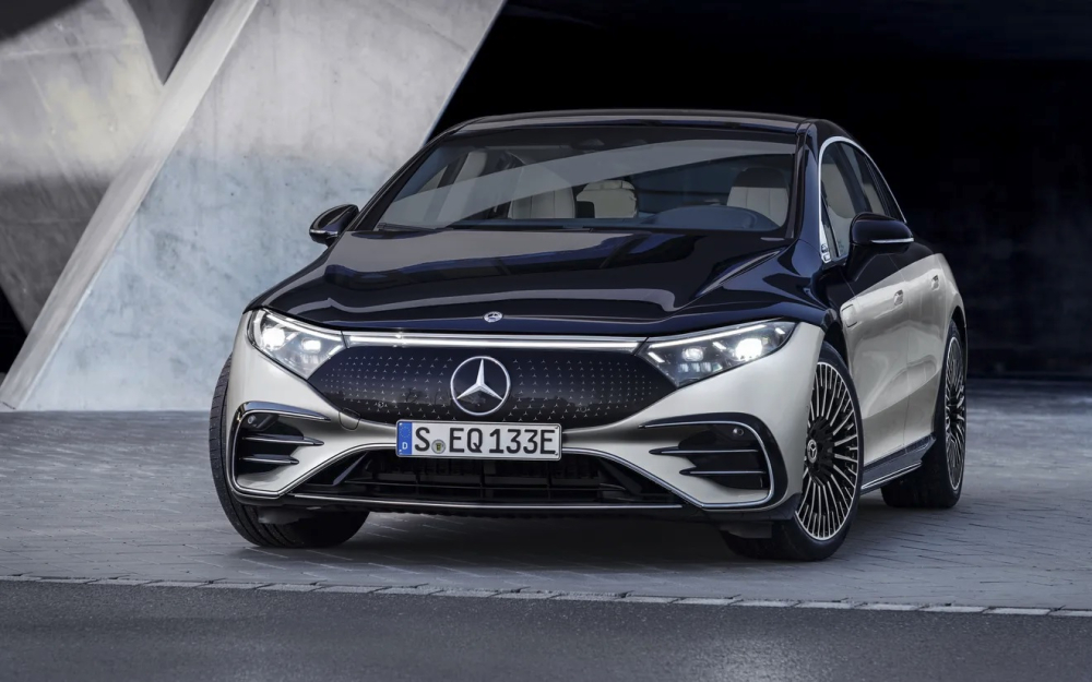 Mercedes-Benz EQS 2022 dùng gương ngoại thất thông thường thay vì camera kỹ thuật số