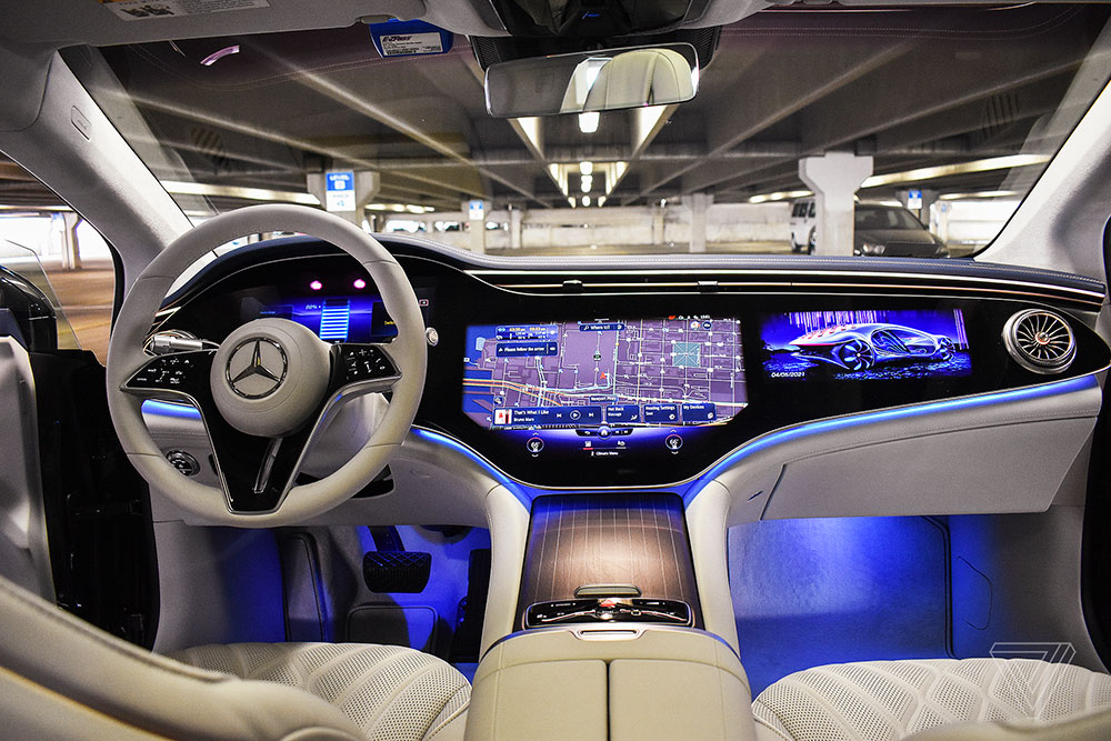 Nội thất của Mercedes-Benz EQS 2022 với màn hình Hyperscreen 56 inch