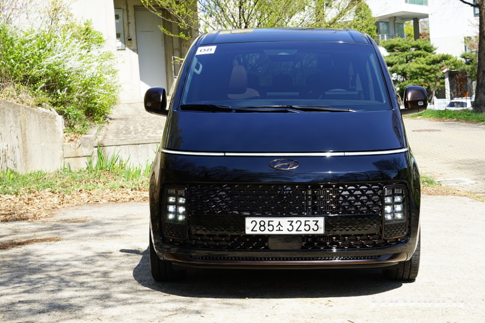 Cận cảnh đầu xe của Hyundai Staria 2021
