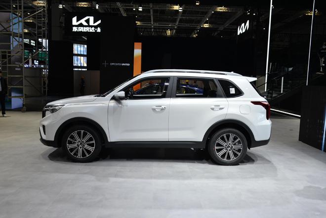 Thiết kế b&ecirc;n sườn xe của Kia Sportage Ace 2021