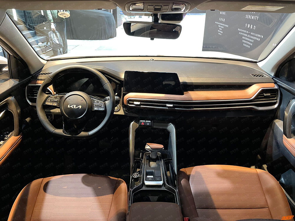 Nội thất b&ecirc;n trong Kia Sportage Ace 2021