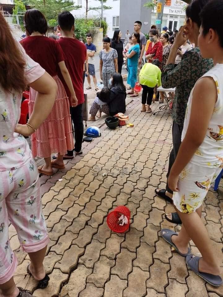 Vụ tai nạn khiến 1 phụ nữ v&agrave; 2 trẻ nhỏ bị thương