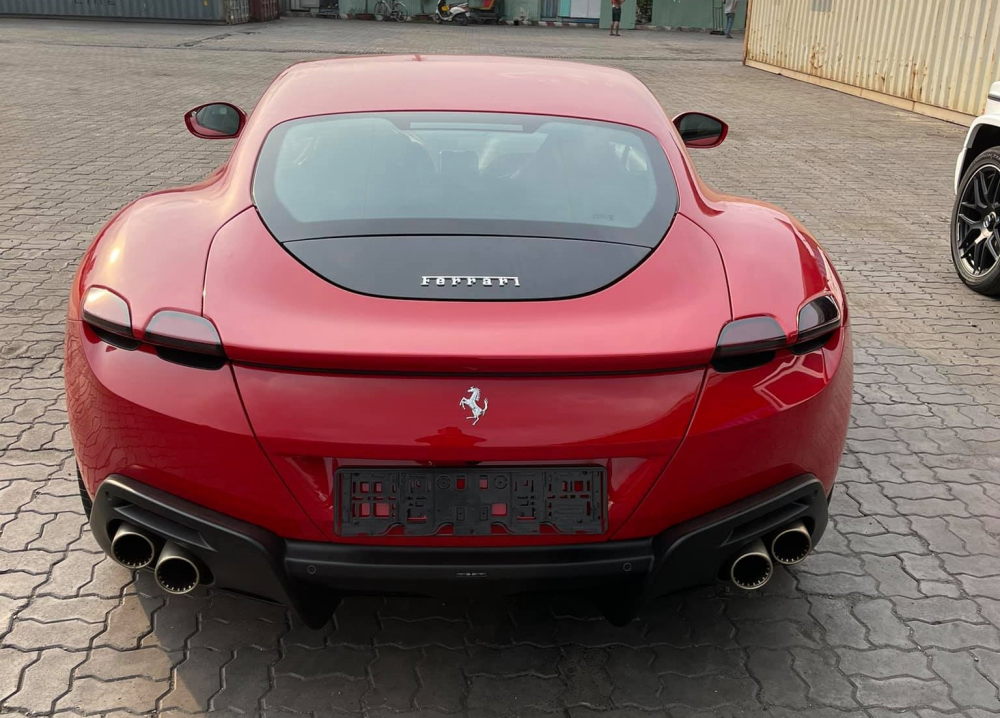 C&ograve;n đ&acirc;y l&agrave; vẻ đẹp của Ferrari Roma nh&igrave;n từ sau
