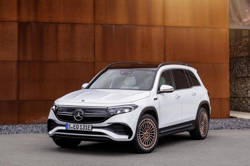 Cận cảnh thiết kế đầu xe của Mercedes-Benz EQB 2021