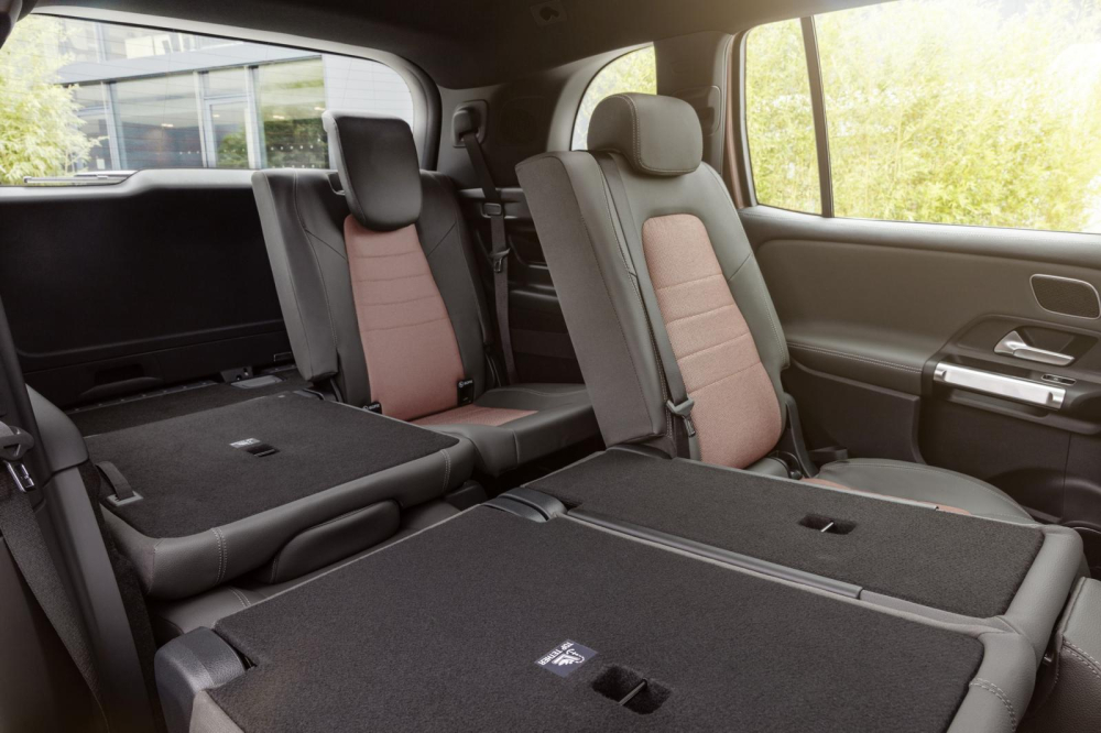 2 h&agrave;ng ghế sau của Mercedes-Benz EQB 2021 c&oacute; thể gập xuống để tăng thể t&iacute;ch khoang h&agrave;nh l&yacute;