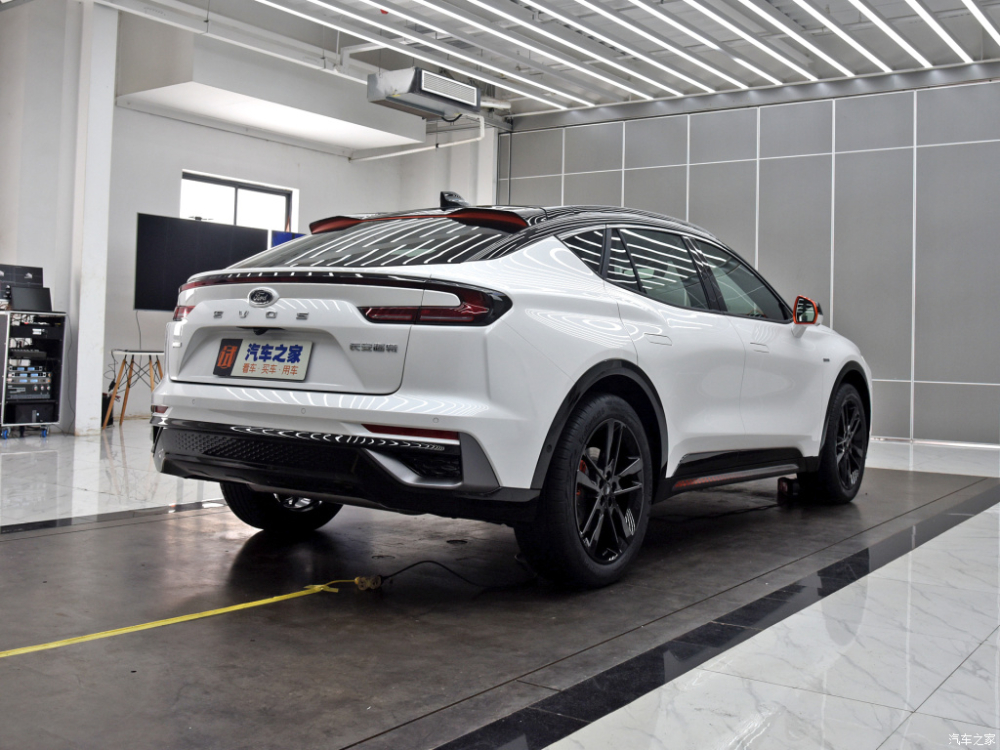 Ford Evos được cho l&agrave; h&igrave;nh ảnh xem trước của Fusion tại Bắc Mỹ v&agrave; Mondeo tại ch&acirc;u &Acirc;u