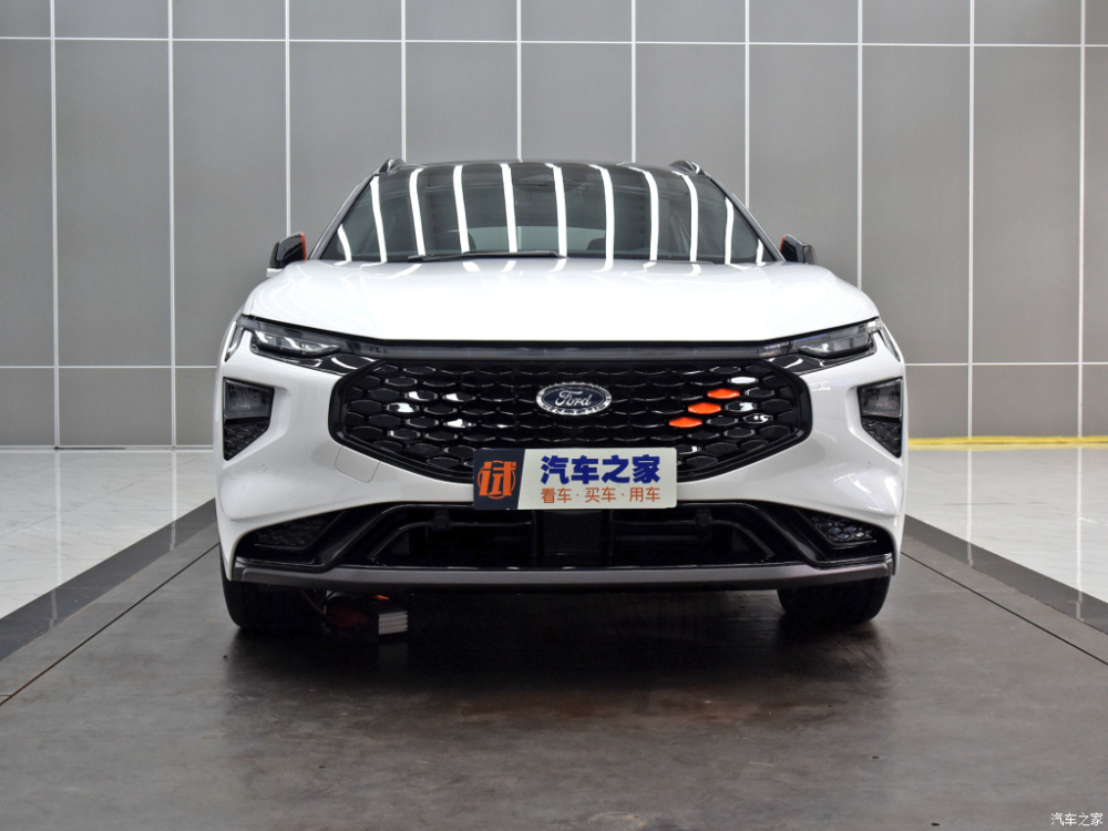 Cận cảnh thiết kế đầu xe của Ford Evos
