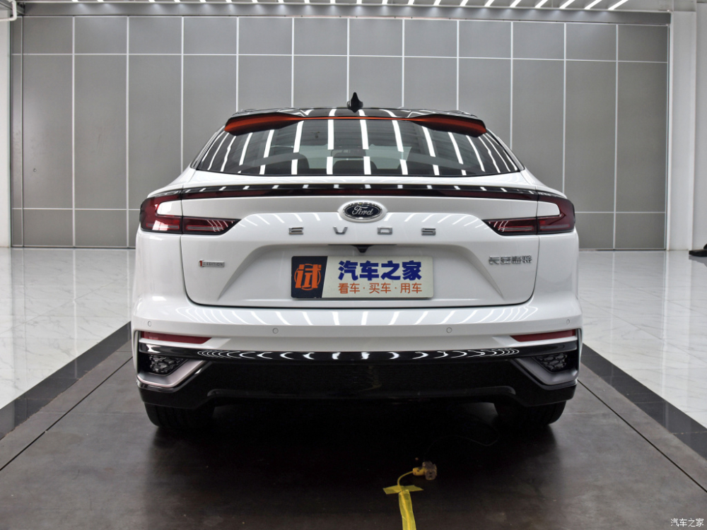 Thiết kế đằng sau của Ford Evos