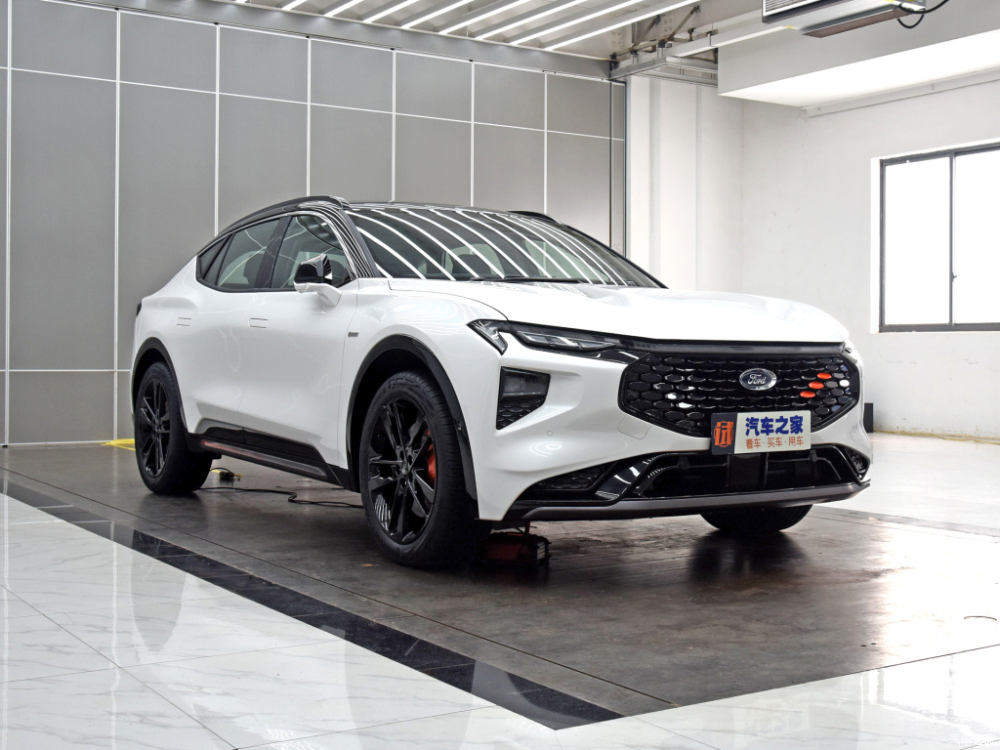 Ford Evos c&oacute; đầu xe na n&aacute; Equator