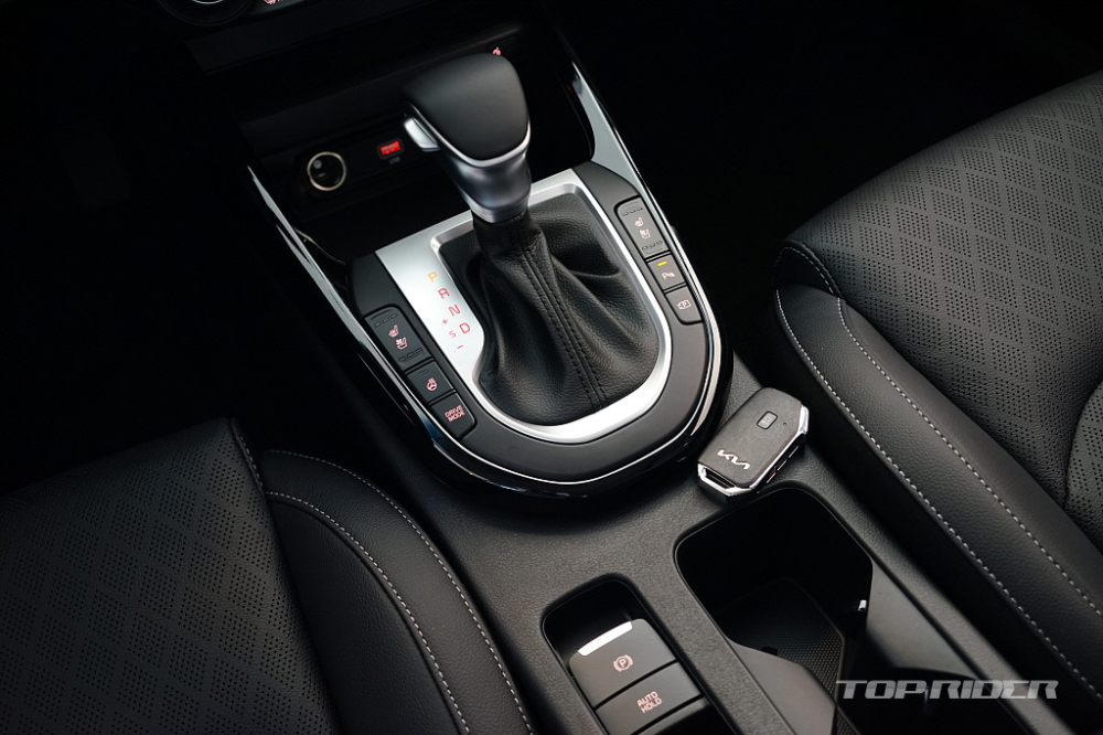 Cụm điều khiển trung tâm của Kia Cerato 2021