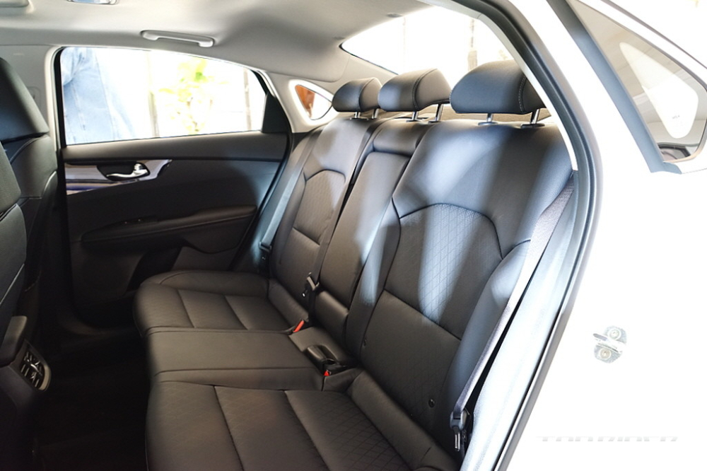 Hàng ghế sau của Kia Cerato 2021