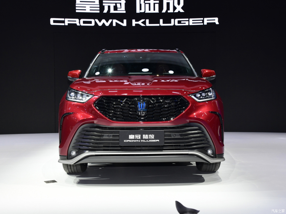 Cận cảnh đầu xe của Toyota Crown Kluger 