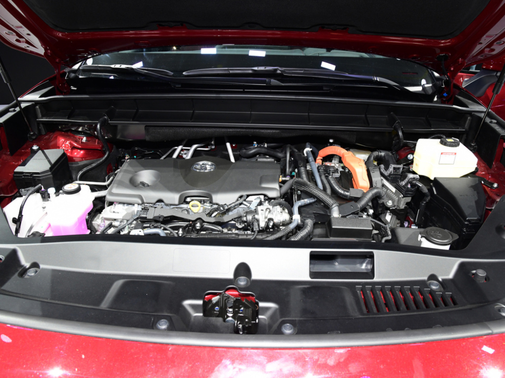 Toyota Crown Kluger d&ugrave;ng hệ truyền động hybrid