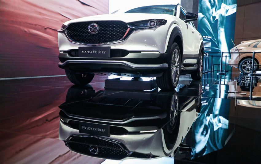 Khoảng sang gầm CX-30 EV cao hơn CX-30 m&aacute;y xăng