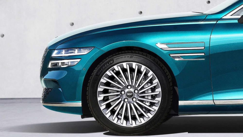 Cận cảnh la-zăng của Genesis Electrified G80