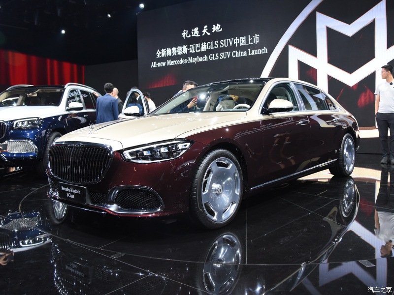 Mercedes-Maybach S480 2021 nhìn từ phía trước Mercedes-Maybach S480 2021 nhìn từ phía trước