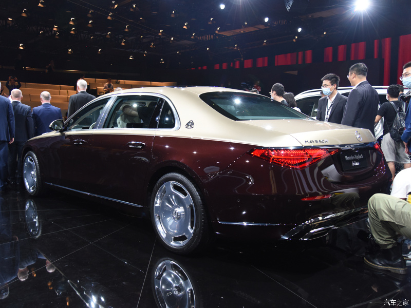 Mercedes-Maybach S480 2021 có hệ thống đánh lái cầu sau Mercedes-Maybach S480 2021 có hệ thống đánh lái cầu sau