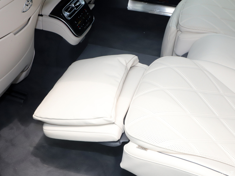 Bệ đỡ bắp chân của Mercedes-Maybach S480 2021 Bệ đỡ bắp chân của Mercedes-Maybach S480 2021