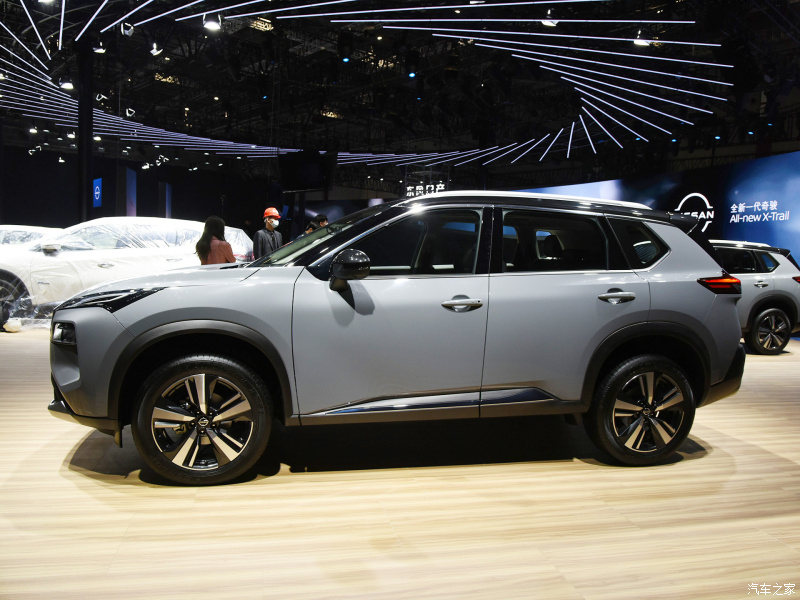 Nissan X-Trail 2021 c&oacute; k&iacute;ch thước lớn hơn một ch&uacute;t so với xe ở Mỹ