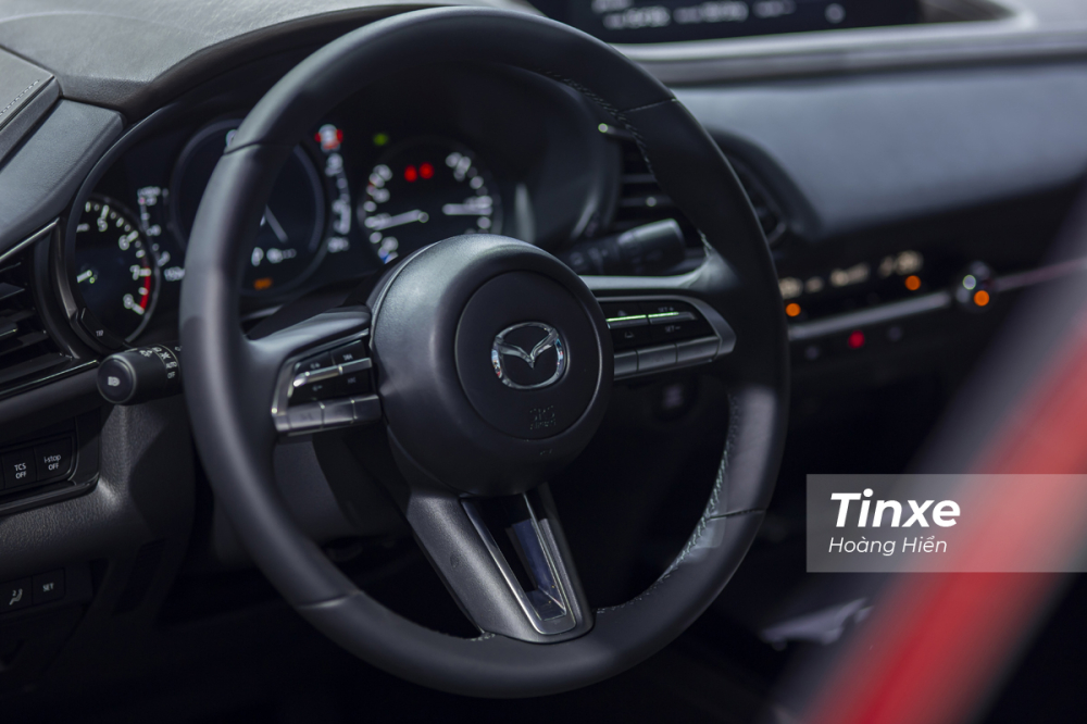 Vô-lăng thiết kế mới tương tự Mazda3.