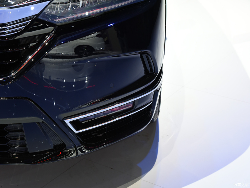 Viền mạ crôm của Honda Breeze e:PHEV 2021