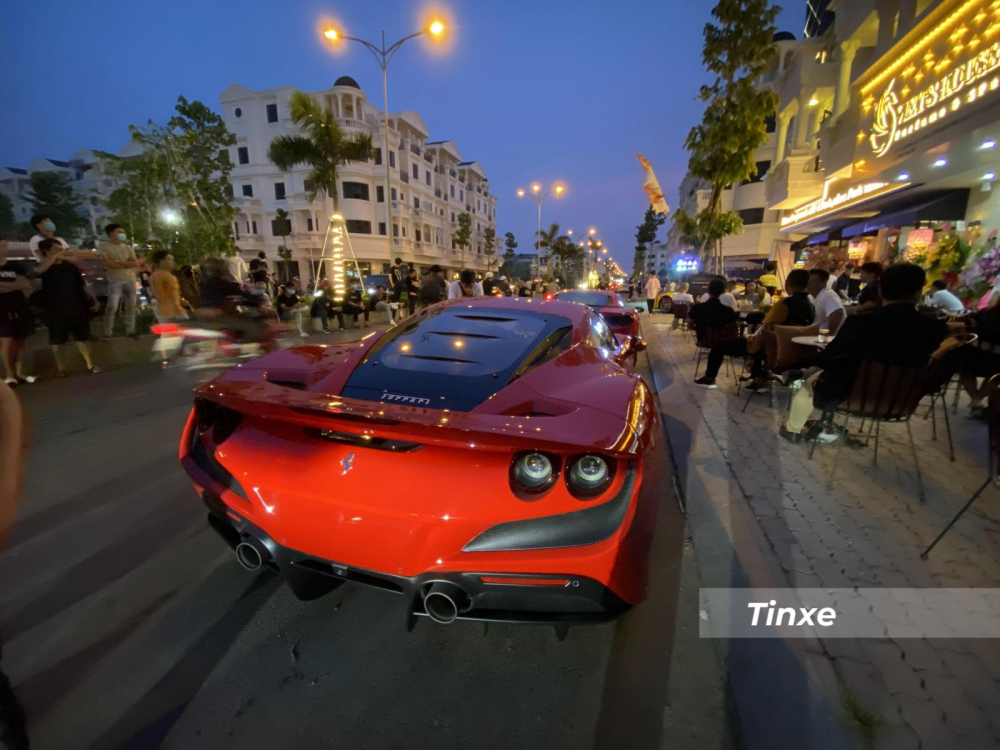Đ&acirc;y l&agrave; 1 trong 2 chiếc Ferrari F8 Tributo tại Việt Nam mang m&agrave;u đỏ
