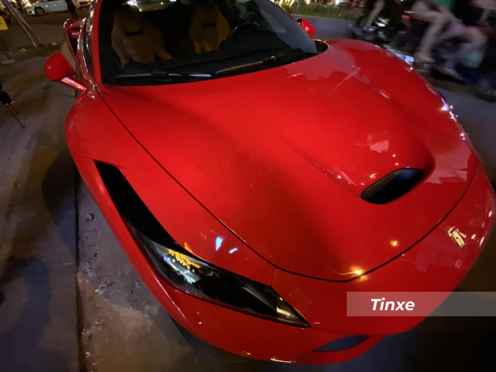 Si&ecirc;u xe Ferrari F8 Tributo n&agrave;y l&agrave; chiếc thứ 3 về nước