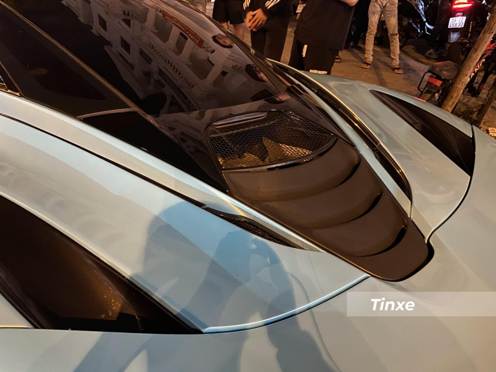 Chiếc siêu xe McLaren 720S được độ lại động cơ V8 của xe