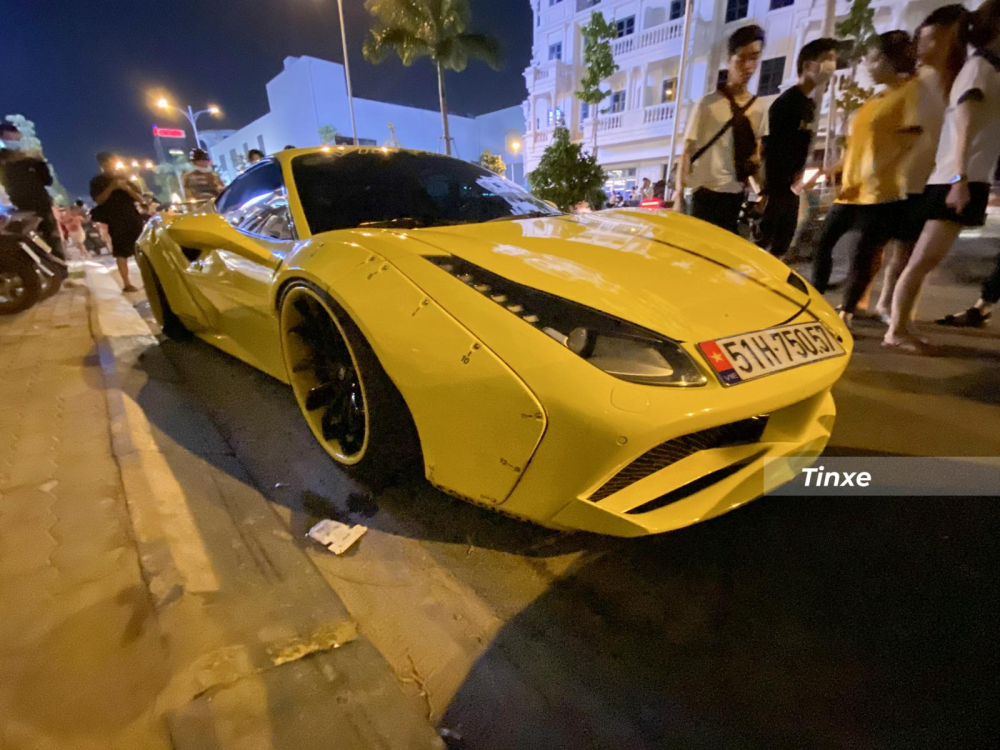 Siêu xe Ferrari 488 GTB độ Liberty Walk độc nhất Việt Nam