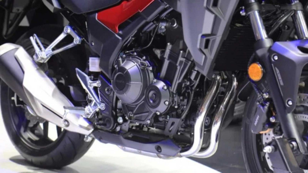 Khối động cơ 471cc trên dòng Honda CB500 được điều chỉnh hạ xuống dung tích 399cc