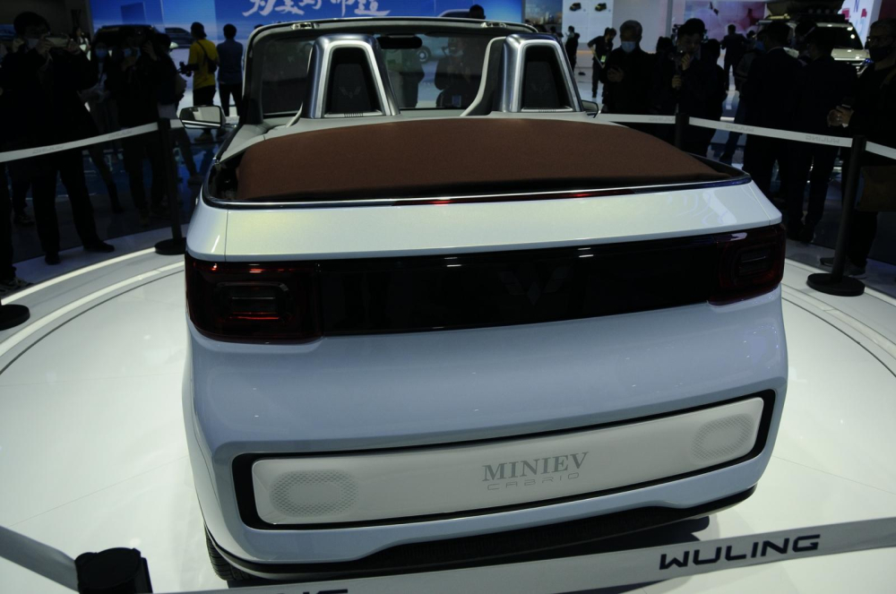 Phía đuôi của Wuling Hongguang Mini EV Cabrio