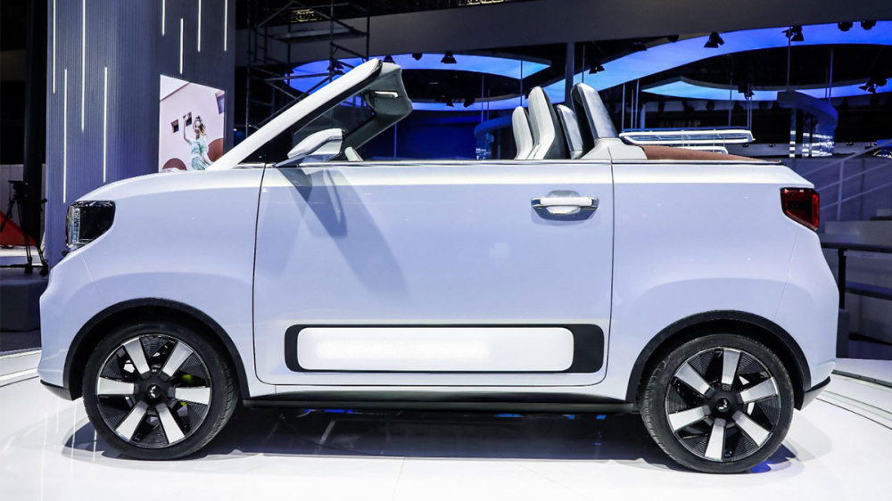 Phía bên sườn của Wuling Hongguang Mini EV Cabrio