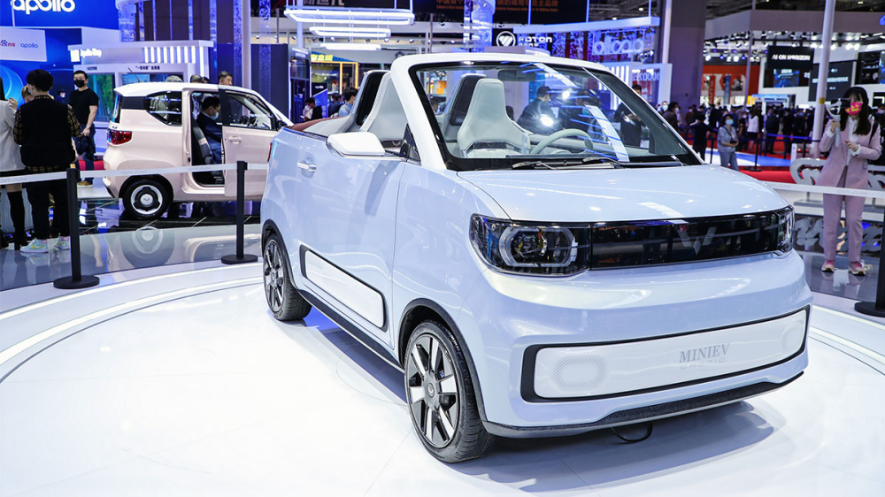 Wuling Hongguang Mini EV Cabrio chắc hẳn là mẫu xe điện mui trần bé nhỏ nhất trên thế giới