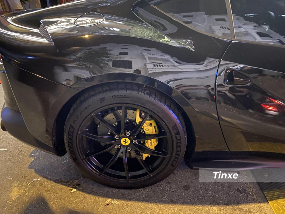 Lúc SF90 Stradale chưa về nước, 812 Superfast chính là siêu xe Ferrari mạnh nhất Việt Nam Lúc SF90 Stradale chưa về nước, 812 Superfast chính là siêu xe Ferrari mạnh nhất Việt Nam