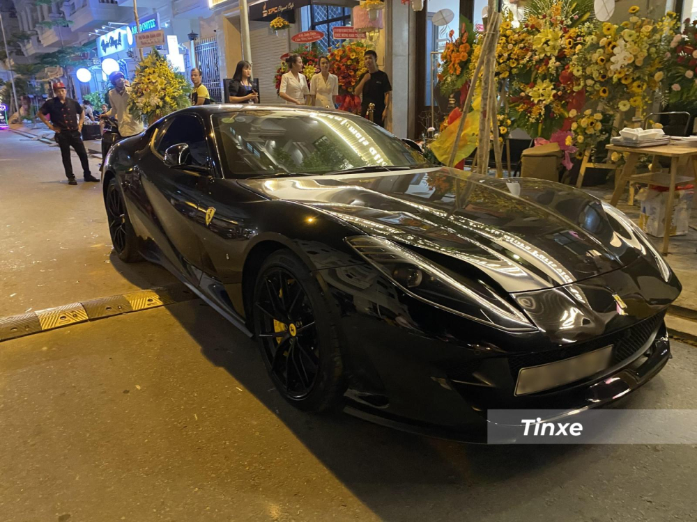 Chiếc siêu xe Ferrari 812 Superfast này đã được độ lại ống xả Chiếc siêu xe Ferrari 812 Superfast này đã được độ lại ống xả