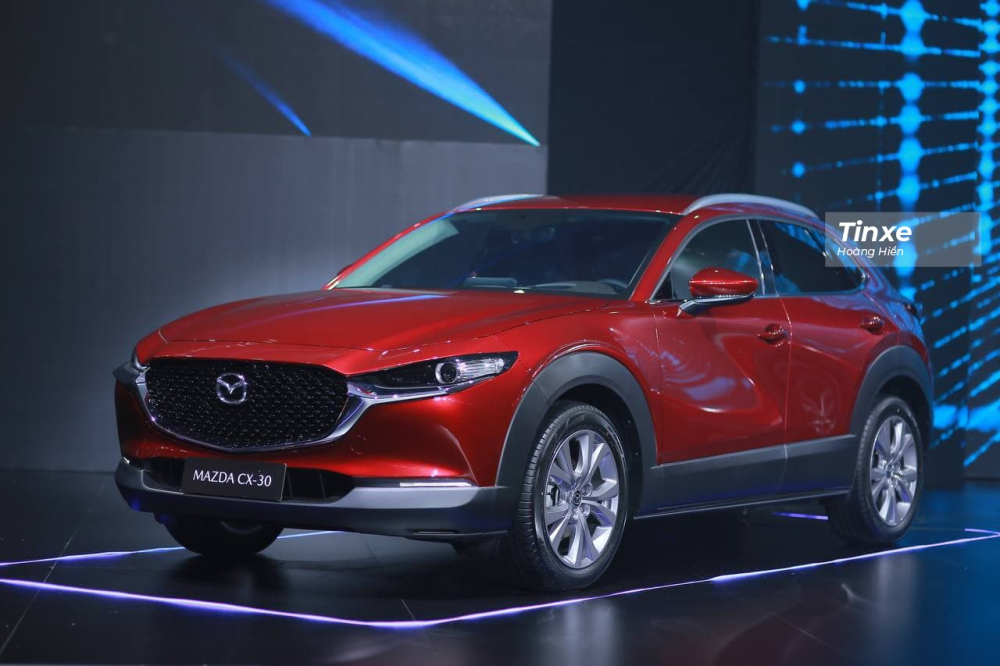 Mazda CX-30 sẽ cạnh tranh trực tiếp với Toyota Corolla Cross.