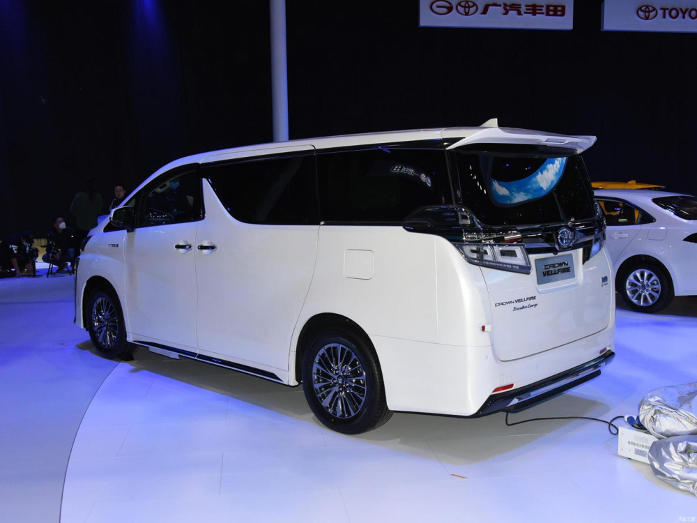 Ph&iacute;a sau của Toyota Crown Vellfire