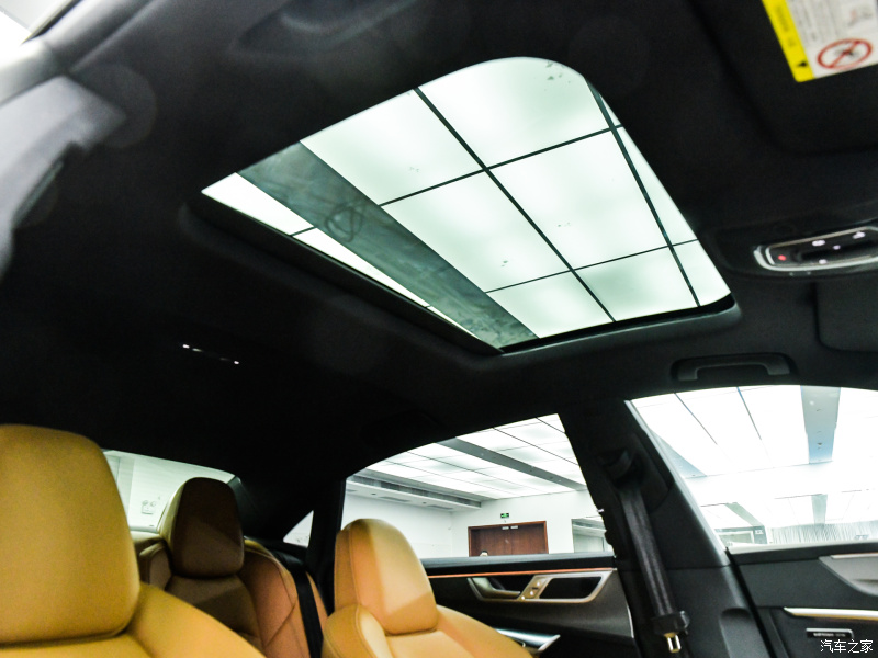 Cửa sổ trời của Audi A7L 2021