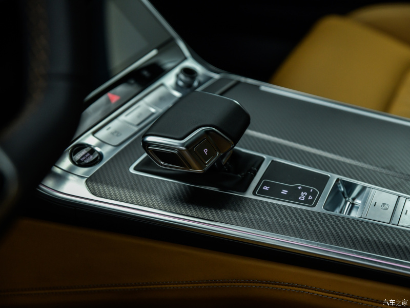Cần số của Audi A7L 2021