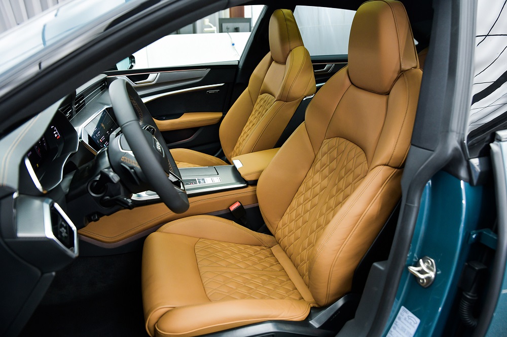 Ghế trước của Audi A7L 2021