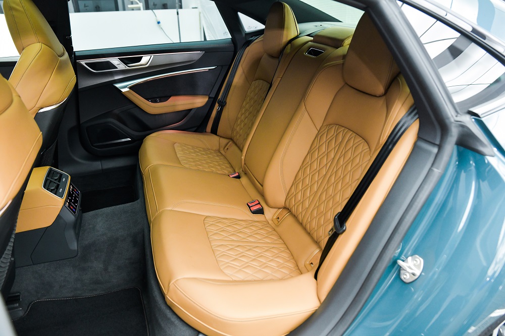 H&agrave;ng ghế sau của Audi A7L 2021