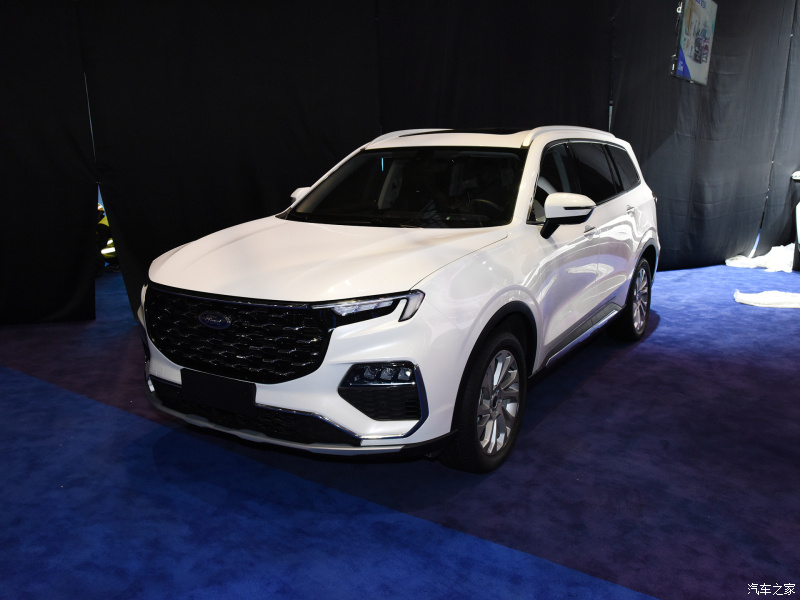 Ford Equator 2021 phi&ecirc;n bản 5 chỗ