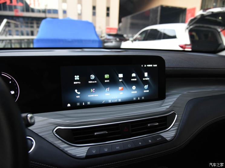 M&agrave;n h&igrave;nh th&ocirc;ng tin giải tr&iacute; của Ford Equator 2021