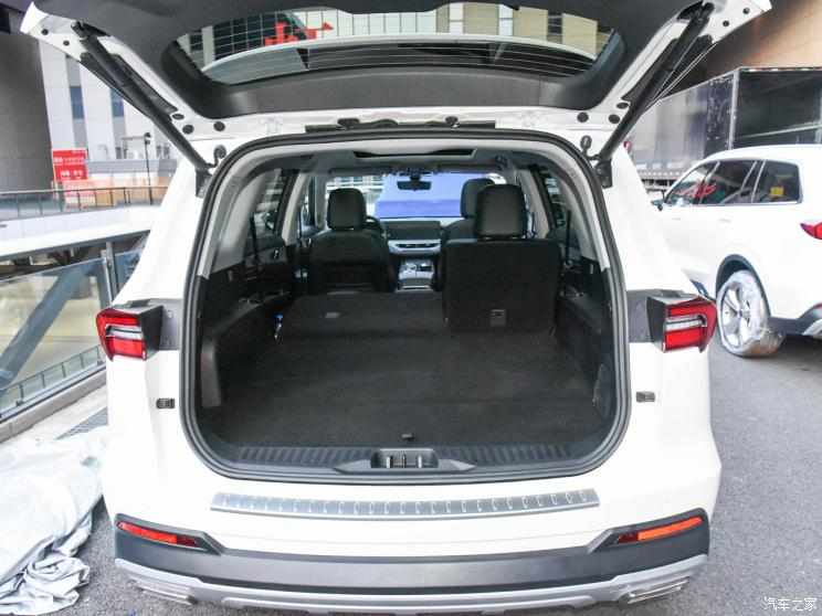 Khoang h&agrave;nh l&yacute; của Ford Equator 2021 bản 5 chỗ