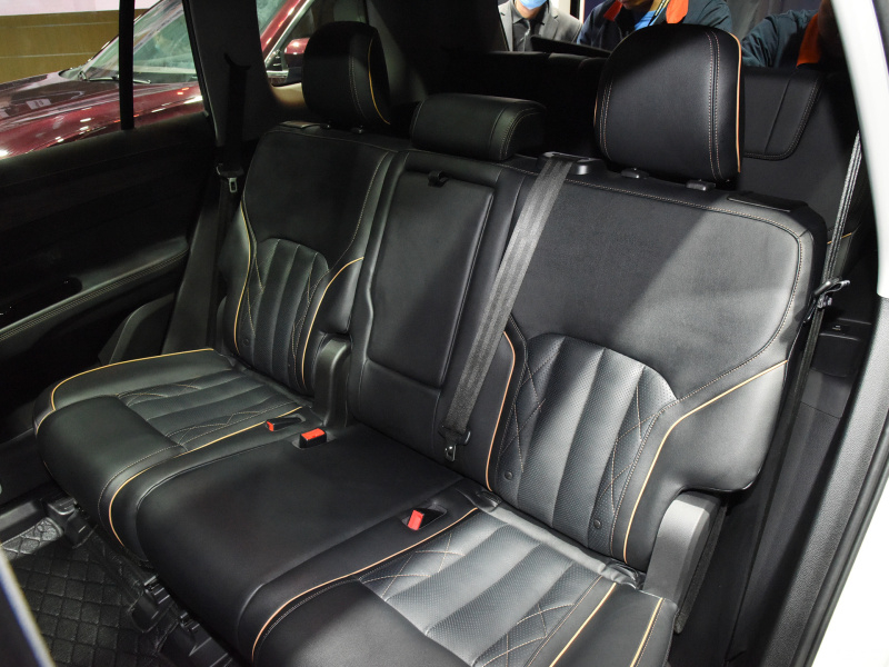 H&agrave;ng ghế thứ 2 của Ford Equator 2021 bản 7 chỗ