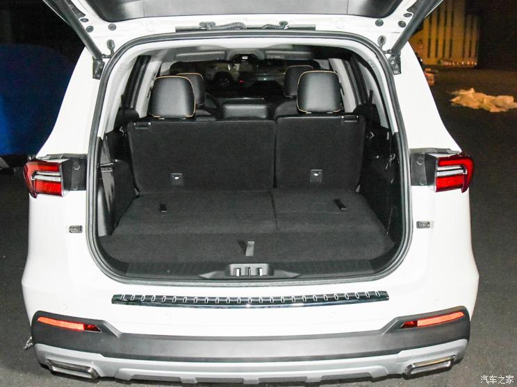 Khoang h&agrave;nh l&yacute; của Ford Equator 2021 bản 7 chỗ